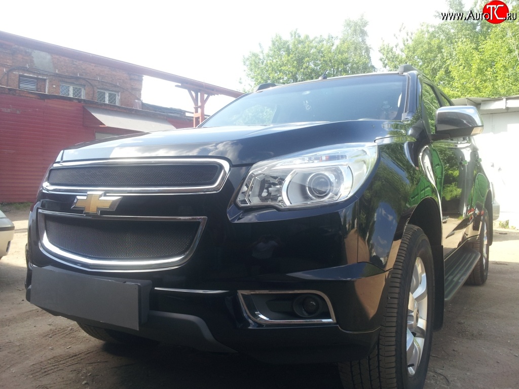 1 469 р. Сетка в решетку радиатора (верхняя) Russtal Chevrolet Trailblazer GM800 дорестайлинг (2012-2016) (черная)  с доставкой в г. Вологда