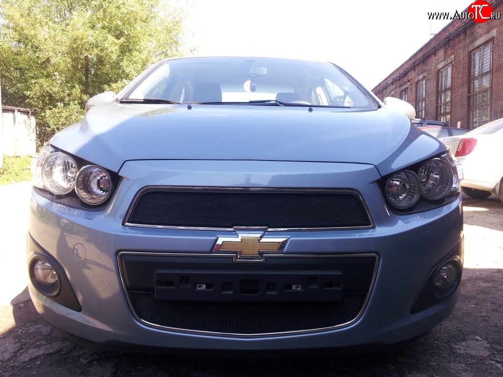 1 469 р. Нижняя сетка на бампер Russtal (черная) Chevrolet Aveo T300 седан (2011-2015)  с доставкой в г. Вологда