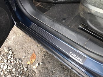 2 489 р. Накладки порожков салона INOX  Chevrolet Cruze ( HR51S,HR81S,  J300,  J305,  J308,  D2LC,  D2LC-K) (2001-2018) хэтчбек (Япония), седан дорестайлинг, хэтчбек дорестайлинг, седан рестайлинг, универсал рестайлинг, хэтчбек рестайлинг (нержавеющая сталь + карбон)  с доставкой в г. Вологда. Увеличить фотографию 9