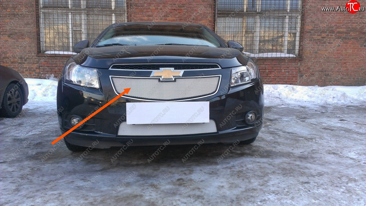 3 399 р. Защитная сетка решетки радиатора Стрелка 11 Стандарт (алюминий/пластик)  Chevrolet Cruze ( J300,  J305) (2009-2012) седан дорестайлинг, хэтчбек дорестайлинг (Цвет: хром)  с доставкой в г. Вологда