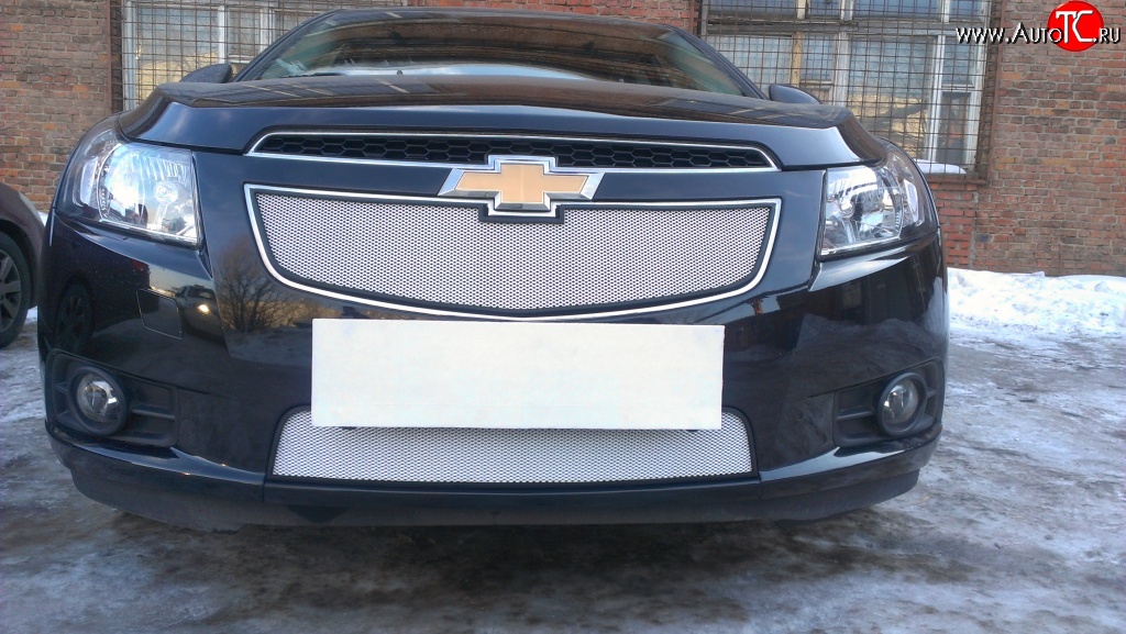 1 559 р. Нижняя сетка на бампер Russtal (хром) Chevrolet Cruze J300 седан рестайлинг (2012-2015)  с доставкой в г. Вологда
