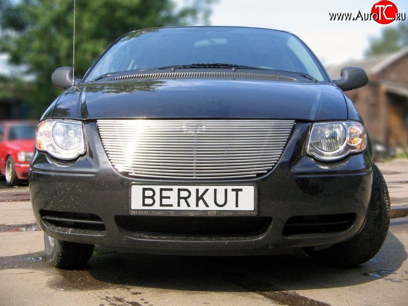 8 399 р. Декоративная вставка решетки радиатора (рестайлинг) Berkut Chrysler Voyager RG минивэн дорестайлинг (2000-2004)  с доставкой в г. Вологда