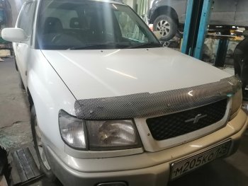 2 399 р. Дефлектор капота CA-Plastiс  Subaru Forester  SF (1997-2000) дорестайлинг (Шелкография карбон-серебро)  с доставкой в г. Вологда. Увеличить фотографию 3