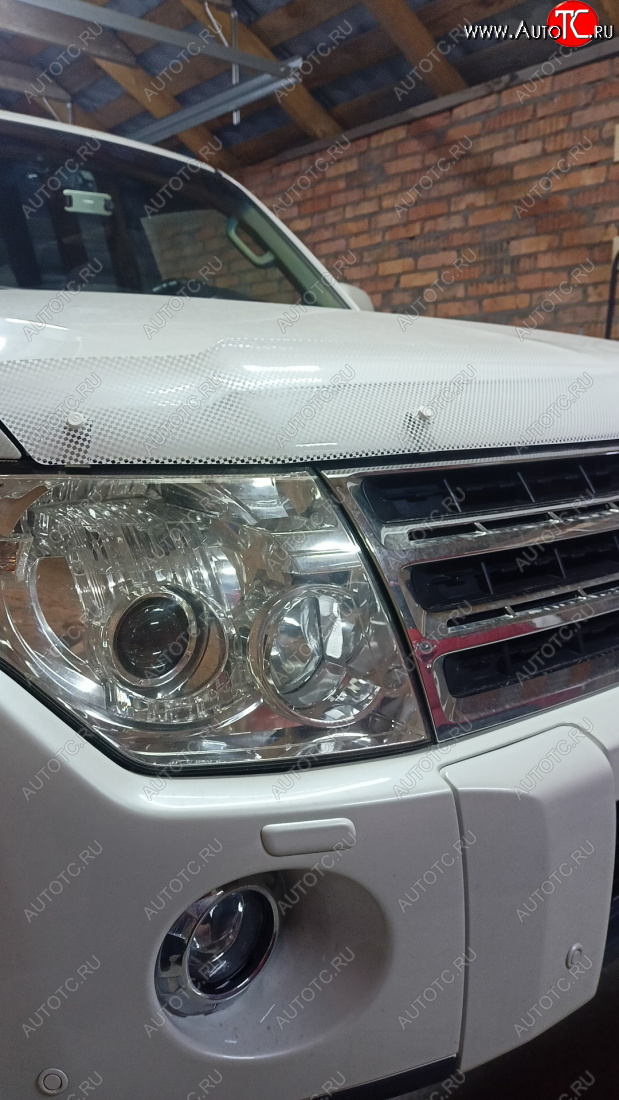 2 199 р. Дефлектор капота CA-Plastiс  Mitsubishi Pajero  4 V90 (2006-2020) дорестайлинг, 1-ый рестайлинг, 2-ой рестайлинг (серия Шелкография белая)  с доставкой в г. Вологда