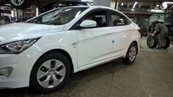 4 999 р. Пластиковые пороги АвтоКрат Hyundai Solaris RBr седан рестайлинг (2014-2017) (Неокрашенные)  с доставкой в г. Вологда. Увеличить фотографию 3