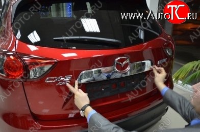 3 349 р. Накладка на крышку багажника СТ Mazda CX-5 KE рестайлинг (2015-2017)  с доставкой в г. Вологда