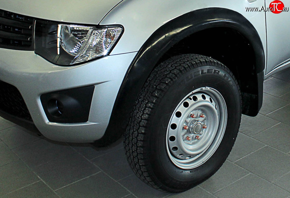 7 599 р. Комплект накладок на колёсные арки RA с выносом 50 мм Single Cab Mitsubishi L200 4  дорестайлинг (2006-2014) (Комплект на 4 арки, Поверхность глянец (под окраску), Неокрашенный)  с доставкой в г. Вологда