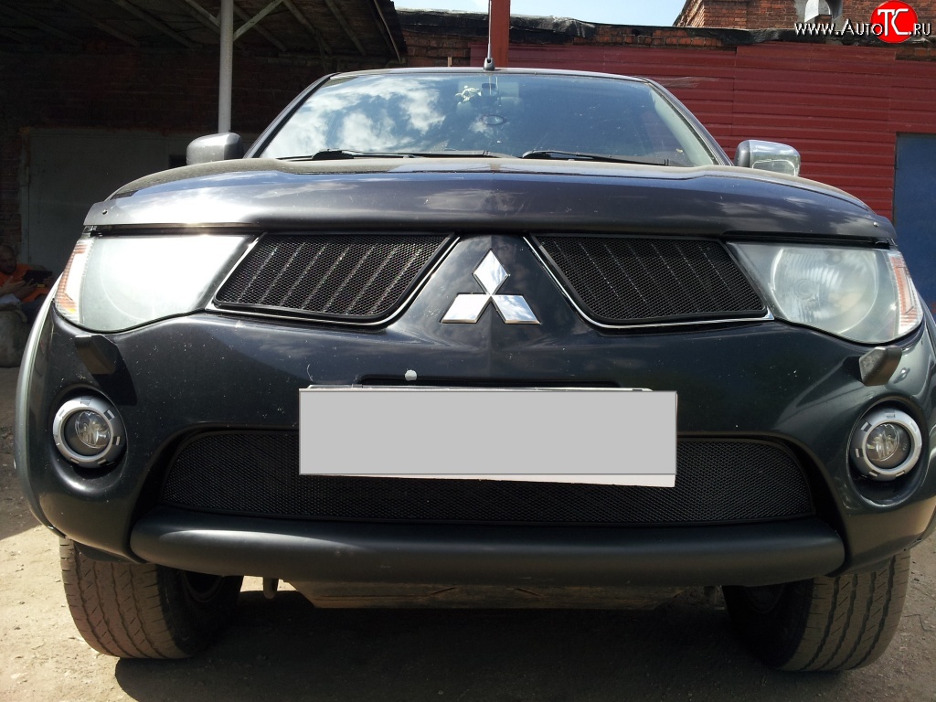 1 499 р. Сетка в решетку радиатора Russtal Mitsubishi Pajero Sport PB дорестайлинг (2008-2013) (черная)  с доставкой в г. Вологда