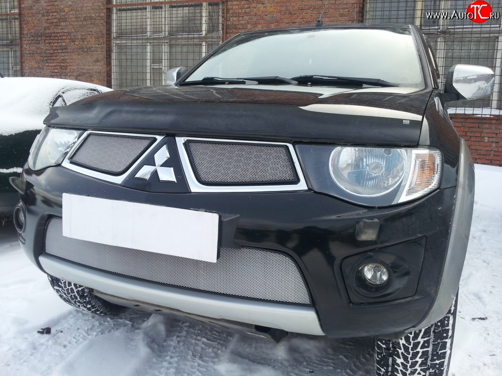 1 539 р. Нижняя сетка на бампер Russtal (хром) Mitsubishi L200 4  дорестайлинг (2006-2014)  с доставкой в г. Вологда