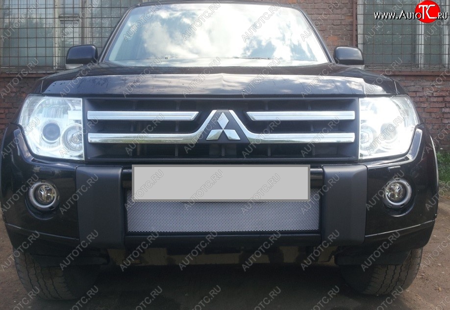 1 539 р. Защитная решётка в воздуховод автомобиля Russtal (хром) Mitsubishi Pajero 4 V80 дорестайлинг (2006-2011)  с доставкой в г. Вологда