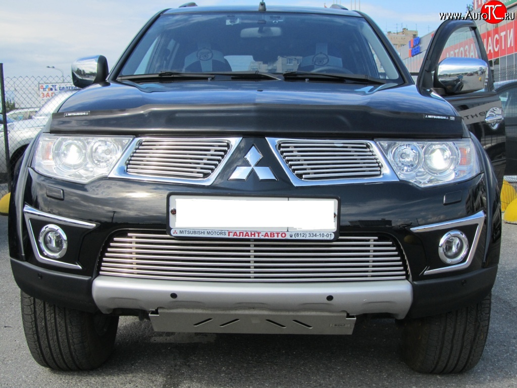 6 399 р. Декоративная вставка воздухозаборника Berkut Mitsubishi Pajero Sport PB дорестайлинг (2008-2013)  с доставкой в г. Вологда