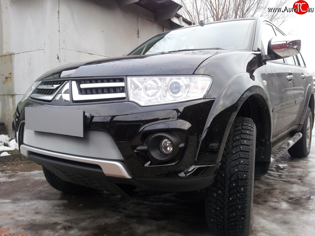 1 949 р. Сетка на бампер (рестайлинг) Russtal (хром) Mitsubishi Pajero Sport PB рестайлинг (2013-2017)  с доставкой в г. Вологда
