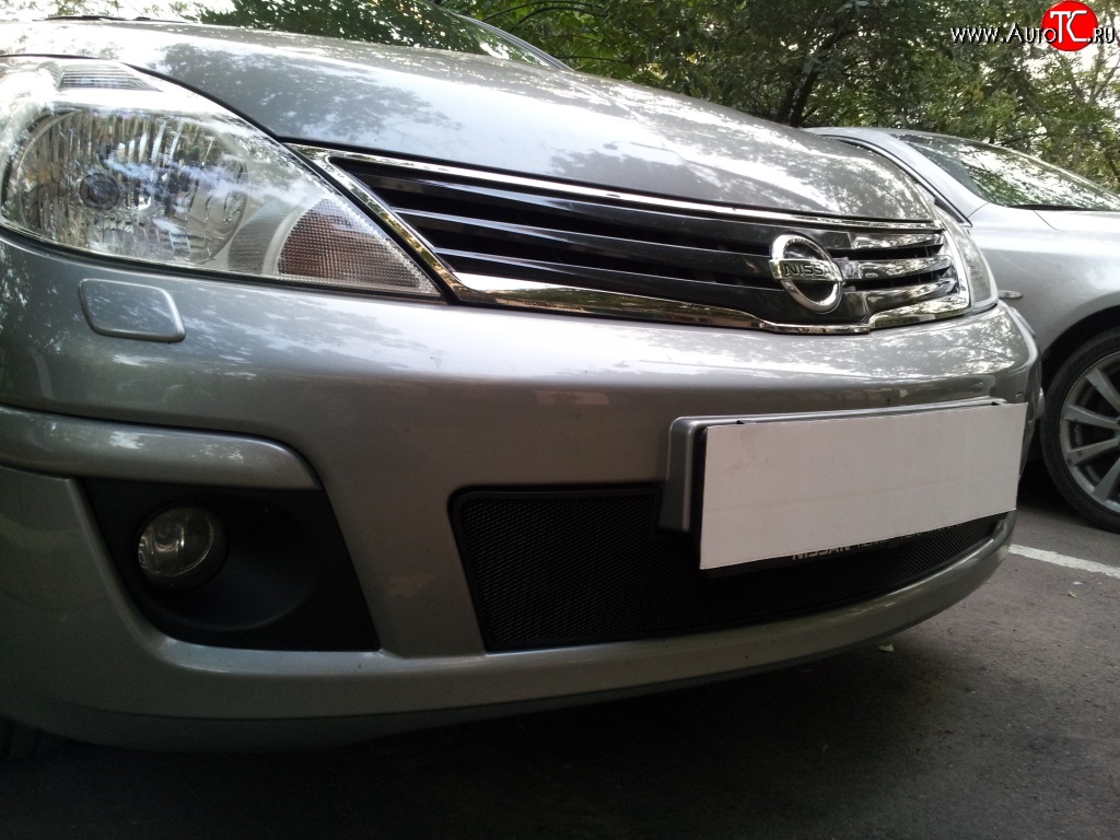1 839 р. Сетка на бампер Russtal (черная) Nissan Tiida 1 хэтчбек C11 рестайлинг (2010-2014)  с доставкой в г. Вологда