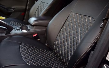 9 449 р. Чехлы для сидений Lord Autofashion Турин Ромб (экокожа) Opel Astra J хэтчбек 5 дв.  рестайлинг (2012-2017) (Чёрный, вставка чёрная, строчка бежевая)  с доставкой в г. Вологда. Увеличить фотографию 3