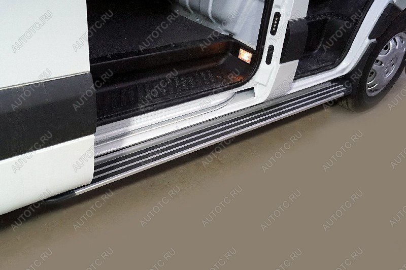 35 699 р. Порог с площадкой d 42,4 мм ТСС Тюнинг Sollers Atlant автобус (2022-2025) (нержавеющий лист)  с доставкой в г. Вологда