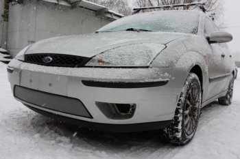 3 079 р. Защитная сетка в бампер (ячейка 3х7 мм) Alfeco Стандарт  Ford Focus  1 (2001-2005) седан рестайлинг, универсал рестайлинг, хэтчбэк 3 дв. рестайлинг, хэтчбэк 5 дв. рестайлинг (Хром)  с доставкой в г. Вологда. Увеличить фотографию 3