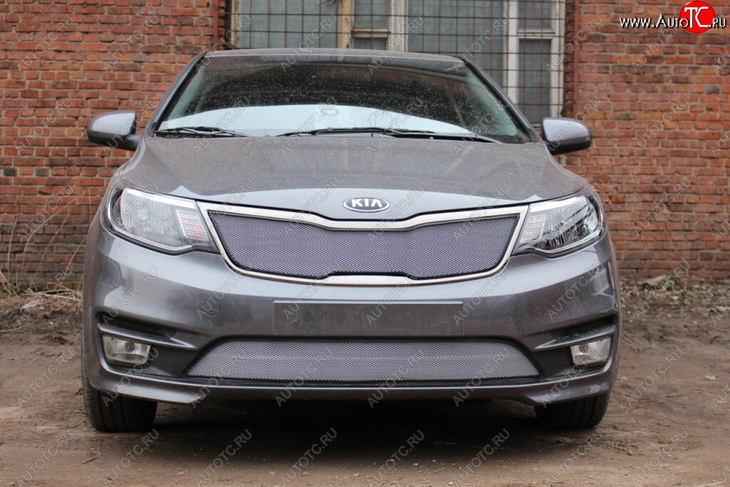 3 149 р. Защитная сетка в бампер (низ, ячейка 3х7 мм) Alfeco Стандарт KIA Rio 3 QB рестайлинг седан (2015-2017) (Хром)  с доставкой в г. Вологда