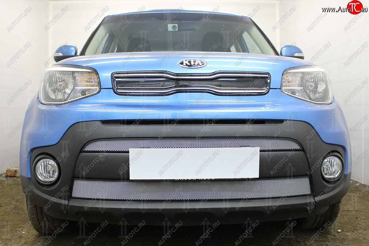 4 999 р. Защитная сетка в бампер (2 части, ячейка 3х7 мм) Alfeco Стандарт  KIA Soul  PS (2017-2019) рестайлинг (Хром)  с доставкой в г. Вологда