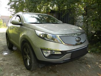3 399 р. Защитная сетка в бампер (верх, ячейка 3х7 мм) Alfeco Стандарт  KIA Sportage  3 SL (2014-2016) рестайлинг (Хром)  с доставкой в г. Вологда. Увеличить фотографию 2