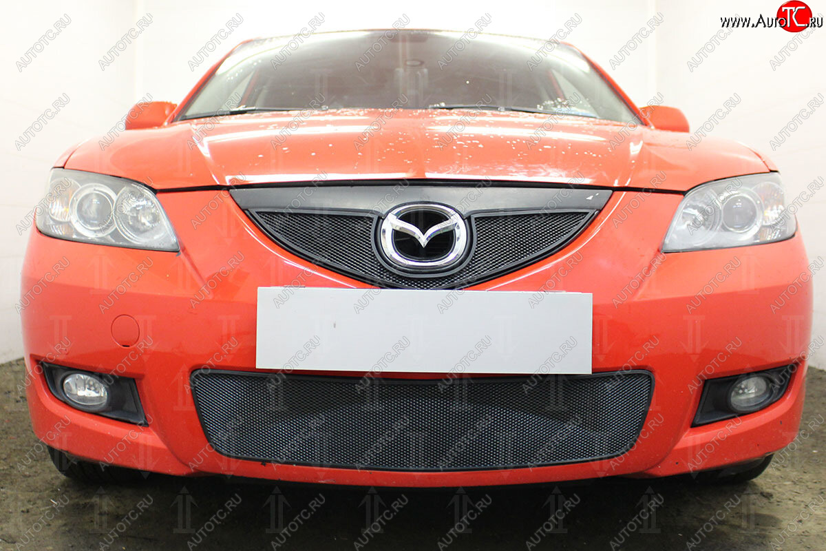 3 149 р. Защитная сетка в бампер (верх, ячейка 3х7 мм) Alfeco Стандарт  Mazda 3/Axela  BK (2006-2009) рестайлинг седан (Чёрная)  с доставкой в г. Вологда