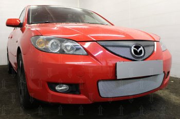 3 149 р. Защитная сетка в бампер (низ, ячейка 3х7 мм) Alfeco Стандарт  Mazda 3/Axela  BK (2006-2009) рестайлинг седан (Хром)  с доставкой в г. Вологда. Увеличить фотографию 3