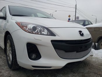 3 599 р. Защитная сетка в бампер (низ, ячейка 3х7 мм) Alfeco Стандарт  Mazda 3/Axela  BL (2011-2013) рестайлинг седан, рестайлинг, хэтчбэк (Хром)  с доставкой в г. Вологда. Увеличить фотографию 3