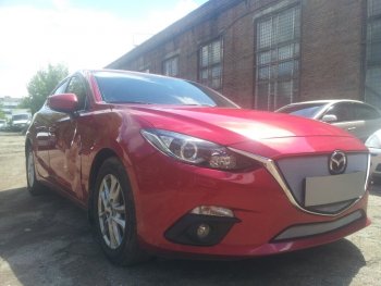 3 079 р. Защитная сетка в бампер (низ, ячейка 3х7 мм) Alfeco Стандарт Mazda 3/Axela BM дорестайлинг седан (2013-2016) (Хром)  с доставкой в г. Вологда. Увеличить фотографию 3
