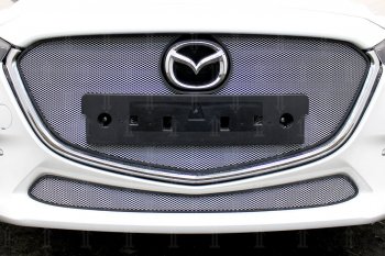 3 079 р. Защитная сетка в бампер (низ, ячейка 3х7 мм) Alfeco Стандарт  Mazda 3/Axela  BM (2016-2019) рестайлинг седан, рестайлинг, хэтчбэк (Хром)  с доставкой в г. Вологда. Увеличить фотографию 2