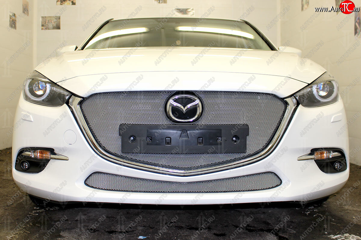 3 079 р. Защитная сетка в бампер (низ, ячейка 3х7 мм) Alfeco Стандарт  Mazda 3/Axela  BM (2016-2019) рестайлинг седан, рестайлинг, хэтчбэк (Хром)  с доставкой в г. Вологда