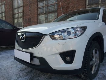 3 999 р. Защитная сетка в бампер (верх, с парктроником, ячейка 3х7 мм) Alfeco Стандарт Mazda CX-5 KE дорестайлинг (2011-2014) (Чёрная)  с доставкой в г. Вологда. Увеличить фотографию 2