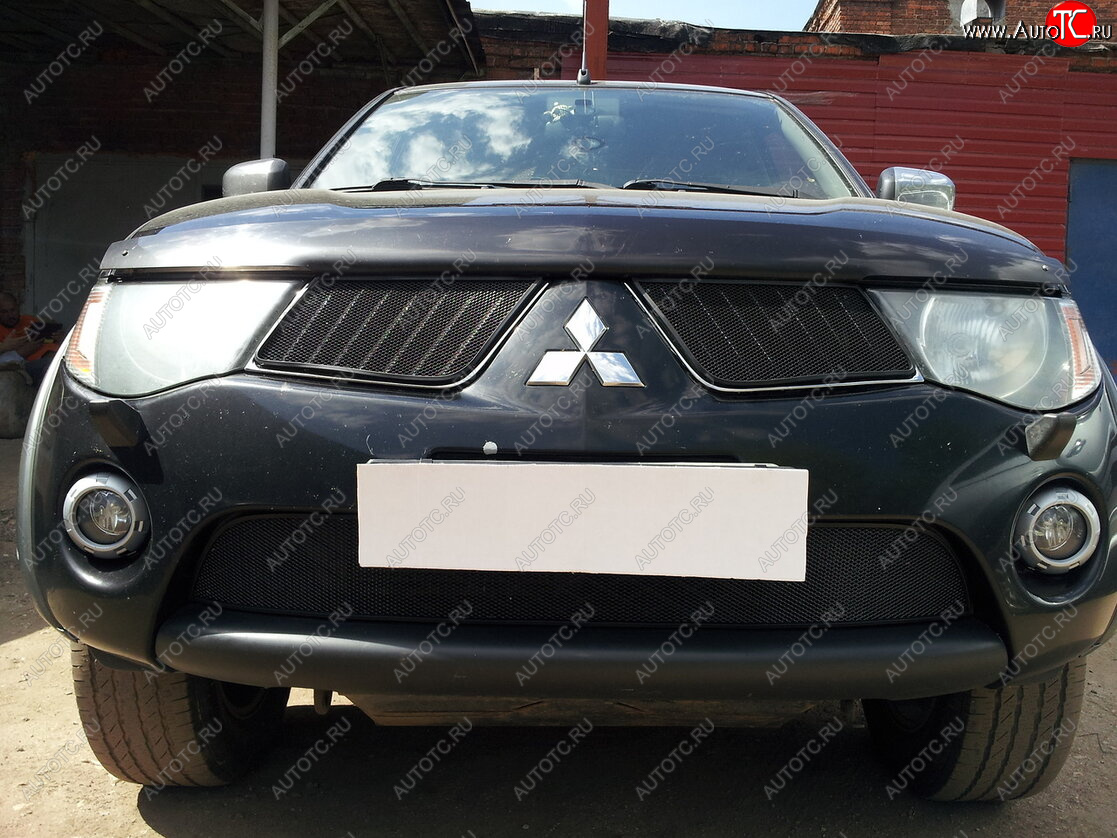 3 169 р. Защитная сетка в бампер (низ, ячейка 3х7 мм) Alfeco Стандарт Mitsubishi L200 4  дорестайлинг (2006-2014) (Чёрная)  с доставкой в г. Вологда