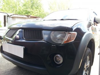 3 169 р. Защитная сетка в бампер (низ, ячейка 3х7 мм) Alfeco Стандарт Mitsubishi L200 4  дорестайлинг (2006-2014) (Чёрная)  с доставкой в г. Вологда. Увеличить фотографию 2