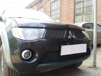 3 169 р. Защитная сетка в бампер (низ, ячейка 3х7 мм) Alfeco Стандарт Mitsubishi L200 4  дорестайлинг (2006-2014) (Чёрная)  с доставкой в г. Вологда. Увеличить фотографию 3