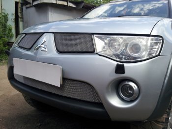 3 299 р. Защитная сетка в бампер (низ, ячейка 3х7 мм) Alfeco Стандарт  Mitsubishi L200  4 (2006-2014)  дорестайлинг (Хром)  с доставкой в г. Вологда. Увеличить фотографию 2