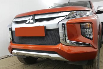 3 499 р. Защитная сетка в бампер (середина, ячейка 3х7 мм) Alfeco Стандарт  Mitsubishi L200  5 KK,KL (2018-2022) рестайлинг (Чёрная)  с доставкой в г. Вологда. Увеличить фотографию 3