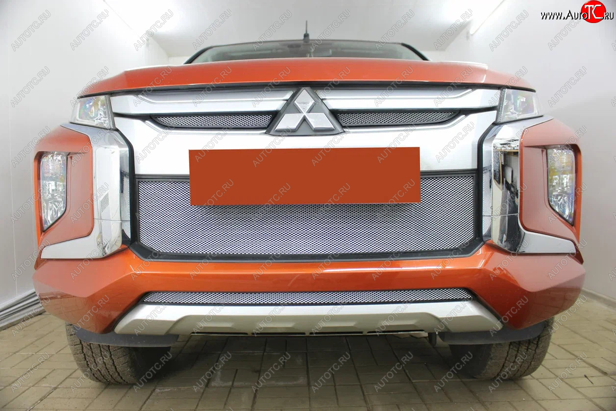 2 699 р. Защитная сетка в бампер (низ, ячейка 3х7 мм) Alfeco Стандарт  Mitsubishi L200  5 KK,KL (2018-2022) рестайлинг (Хром)  с доставкой в г. Вологда