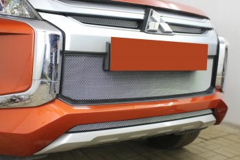 3 699 р. Защитная сетка в бампер (середина, ячейка 3х7 мм) Alfeco Стандарт  Mitsubishi L200  5 KK,KL (2018-2022) рестайлинг (Хром)  с доставкой в г. Вологда. Увеличить фотографию 2