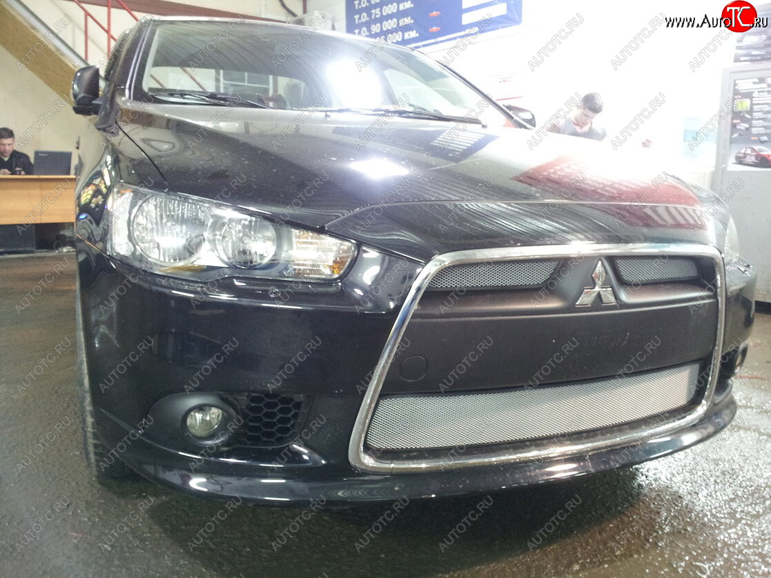 5 999 р. Защитная сетка в бампер (3 части, ячейка 3х7 мм) Alfeco Стандарт Mitsubishi Lancer 10 CY седан рестайлинг (2011-2017) (Хром)  с доставкой в г. Вологда