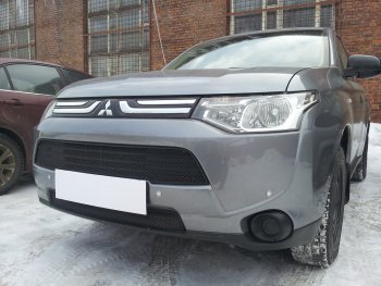 5 999 р. Защитная сетка в бампер (2 части, ячейка 3х7 мм) Alfeco Стандарт  Mitsubishi Outlander  GF (2012-2014) дорестайлинг (Чёрная)  с доставкой в г. Вологда. Увеличить фотографию 2