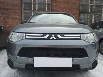5 999 р. Защитная сетка в бампер (2 части, ячейка 3х7 мм) Alfeco Стандарт  Mitsubishi Outlander  GF (2012-2014) дорестайлинг (Чёрная)  с доставкой в г. Вологда. Увеличить фотографию 3