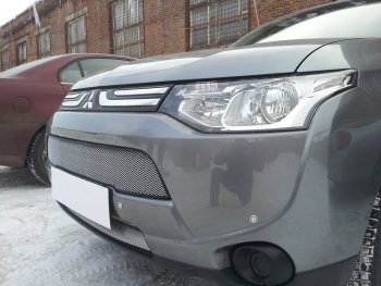 6 349 р. Защитная сетка в бампер (2 части, ячейка 3х7 мм) Alfeco Стандарт  Mitsubishi Outlander  GF (2012-2014) дорестайлинг (Хром)  с доставкой в г. Вологда. Увеличить фотографию 2