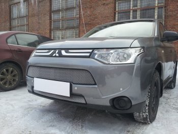6 349 р. Защитная сетка в бампер (2 части, ячейка 3х7 мм) Alfeco Стандарт  Mitsubishi Outlander  GF (2012-2014) дорестайлинг (Хром)  с доставкой в г. Вологда. Увеличить фотографию 3