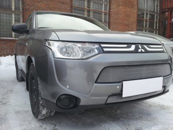 6 349 р. Защитная сетка в бампер (2 части, ячейка 3х7 мм) Alfeco Стандарт  Mitsubishi Outlander  GF (2012-2014) дорестайлинг (Хром)  с доставкой в г. Вологда. Увеличить фотографию 4