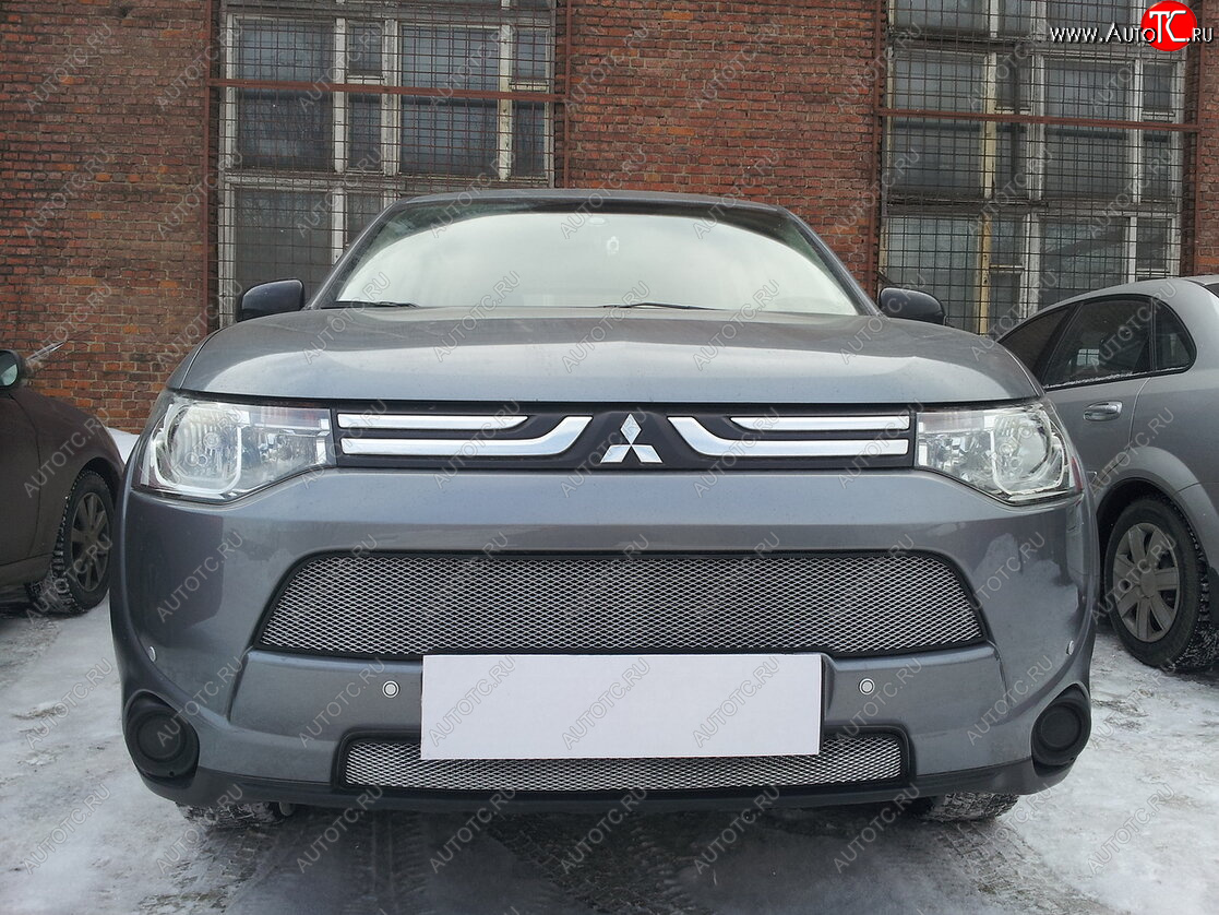 6 349 р. Защитная сетка в бампер (2 части, ячейка 3х7 мм) Alfeco Стандарт  Mitsubishi Outlander  GF (2012-2014) дорестайлинг (Хром)  с доставкой в г. Вологда