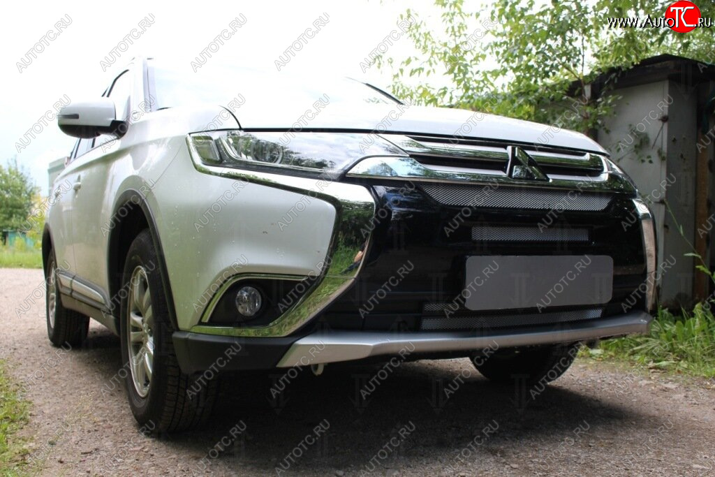 7 599 р. Защитная сетка в бампер (4 части, ячейка 3х7 мм) Alfeco Стандарт  Mitsubishi Outlander  GF (2015-2018) 2-ой рестайлинг (Хром)  с доставкой в г. Вологда