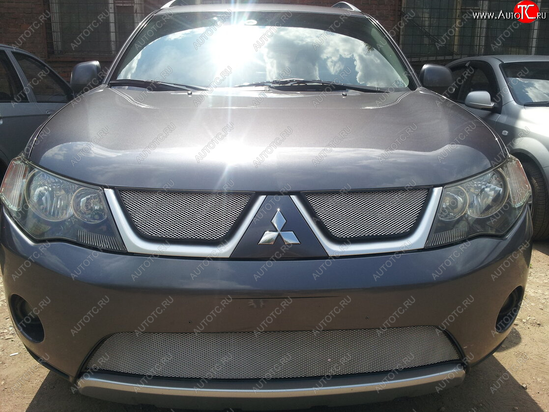 3 079 р. Защитная сетка в бампер (верх, ячейка 3х7 мм) Alfeco Стандарт Mitsubishi Outlander XL (CW)  дорестайлинг (2005-2009) (Хром)  с доставкой в г. Вологда