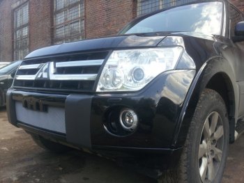 3 299 р. Защитная сетка в бампер (низ, ячейка 3х7 мм) Стрелка11 Стандарт Mitsubishi Pajero 4 V80 дорестайлинг (2006-2011) (Хром)  с доставкой в г. Вологда. Увеличить фотографию 2