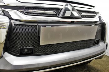 3 689 р. Защитная сетка в бампер (верх, ячейка 3х7 мм) Стрелка11 Премиум  Mitsubishi Pajero Sport  QE (2015-2021) дорестайлинг (Чёрная)  с доставкой в г. Вологда. Увеличить фотографию 2