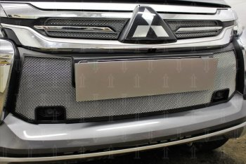 3 799 р. Защитная сетка в бампер (верх, ячейка 3х7 мм) Стрелка11 Премиум  Mitsubishi Pajero Sport  QE (2015-2021) дорестайлинг (Хром)  с доставкой в г. Вологда. Увеличить фотографию 2