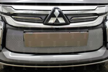 4 499 р. Защитная сетка в бампер (низ, ячейка 3х7 мм) Стрелка11 Стандарт  Mitsubishi Pajero Sport  QE (2015-2021) дорестайлинг (Хром)  с доставкой в г. Вологда. Увеличить фотографию 2